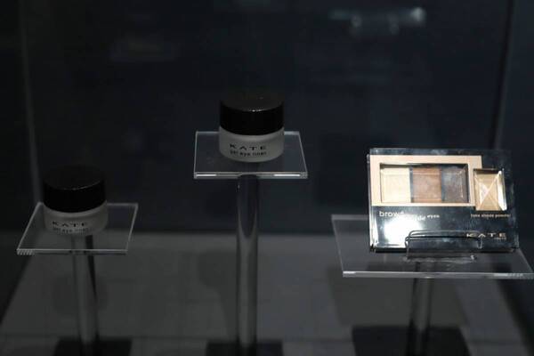 KATEの「陰影メイク」をグローバルに発信！　ヘアメイクアップアーティスト GENSEIがメイク術を披露