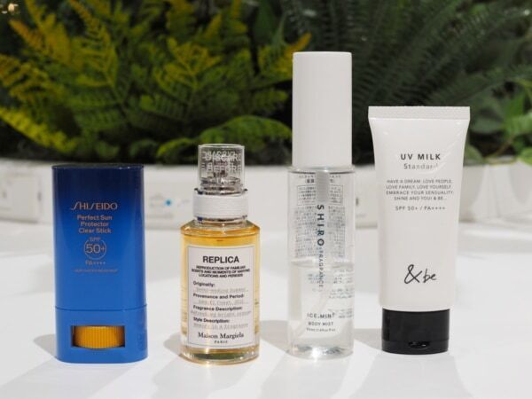 ミニバッグでおしゃれに楽しみたい夏。コスメオタクのマストアイテムは？　ポーチの中身をチェック！