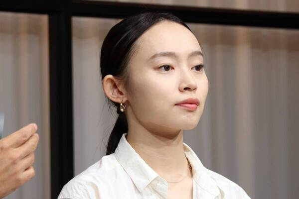 チャコット・コスメティクスからクッションファンデーション誕生！　光を味方に、自然なセミマット肌を演出