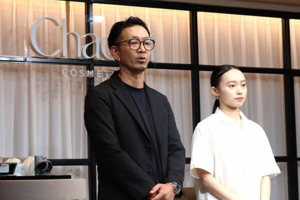 チャコット・コスメティクスからクッションファンデーション誕生！　光を味方に、自然なセミマット肌を演出