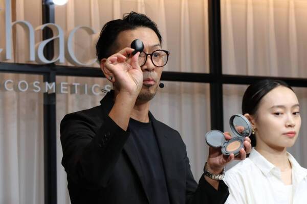 チャコット・コスメティクスからクッションファンデーション誕生！　光を味方に、自然なセミマット肌を演出