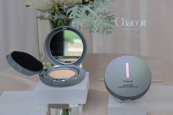 チャコット・コスメティクスからクッションファンデーション誕生！　光を味方に、自然なセミマット肌を演出