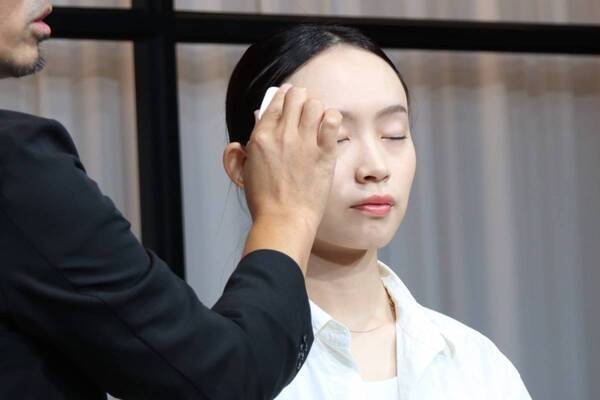 チャコット・コスメティクスからクッションファンデーション誕生！　光を味方に、自然なセミマット肌を演出