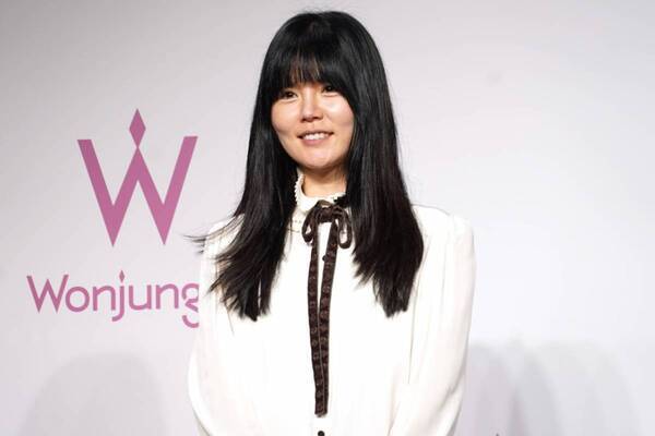 TWICE MOMOの“お守りコスメ” Wonjungyo「モイストアップレディスキンパック」がリニューアル！　新チークの魅力も語る