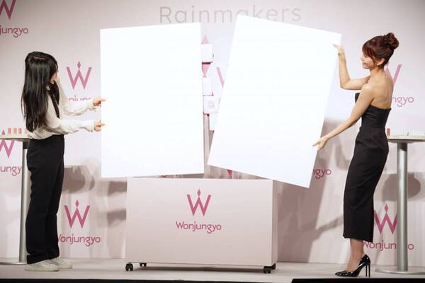 TWICE MOMOの“お守りコスメ” Wonjungyo「モイストアップレディスキンパック」がリニューアル！　新チークの魅力も語る