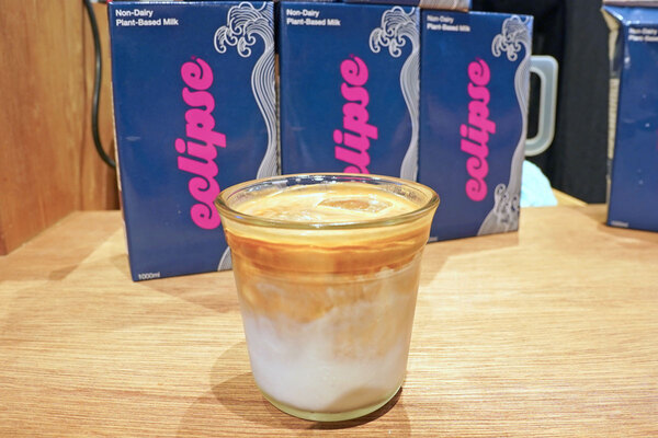 本当においしい“植物性ミルク”を発見！　日本人好みに工夫された「エクリプス ミルク」が濃厚で革命的だった