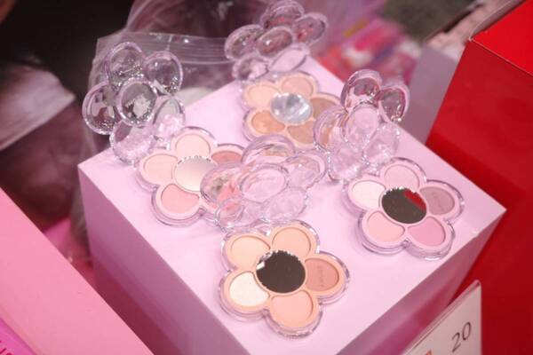 しっとり保湿、ファンデはツヤ仕上げに注目！　この秋、ロフトでチェックしたいコスメ22選【ロフト コスメフェスティバル 2025AW】