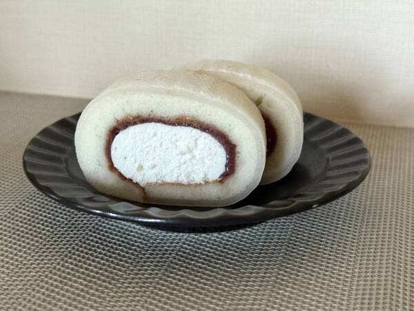 愛され「ふわもち」食感と和のハーモニー！　リニューアルした「おもちで包んだロールケーキ」にファン急増の予感