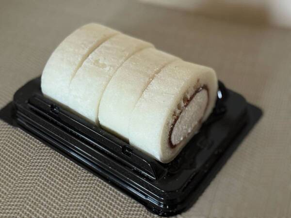 愛され「ふわもち」食感と和のハーモニー！　リニューアルした「おもちで包んだロールケーキ」にファン急増の予感
