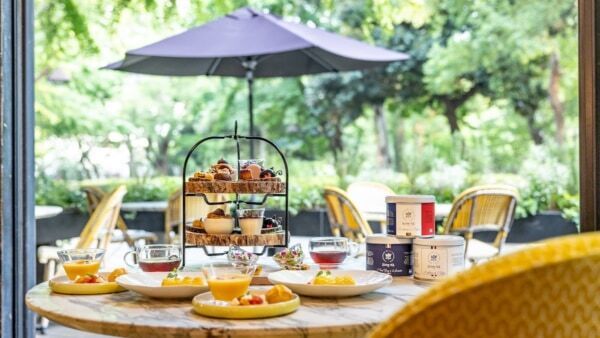 まるでフランスに来たみたい……！　KUSMI TEA×⽇⽐⾕パレス、フレンチアフタヌーンティー with KUSMI TEA『エリゼ宮シリーズ』開催