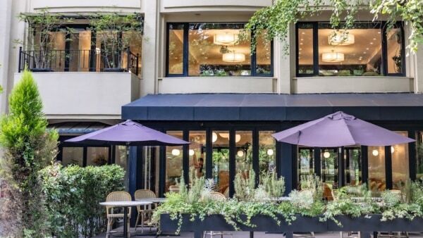 まるでフランスに来たみたい……！　KUSMI TEA×⽇⽐⾕パレス、フレンチアフタヌーンティー with KUSMI TEA『エリゼ宮シリーズ』開催