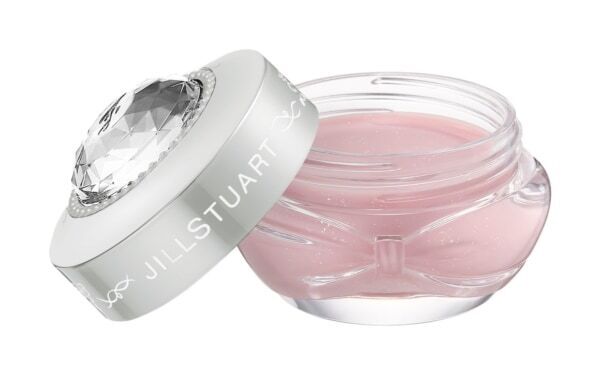 ジルスチュアート　ビューティのボディクリーム＆フレグランスグロススプレーがリニューアル。ぬくもりのある甘さで心までほぐす&#8221;ミルキーホワイトフローラル&#8221;の限定ライフスタイルアイテムも同時発売