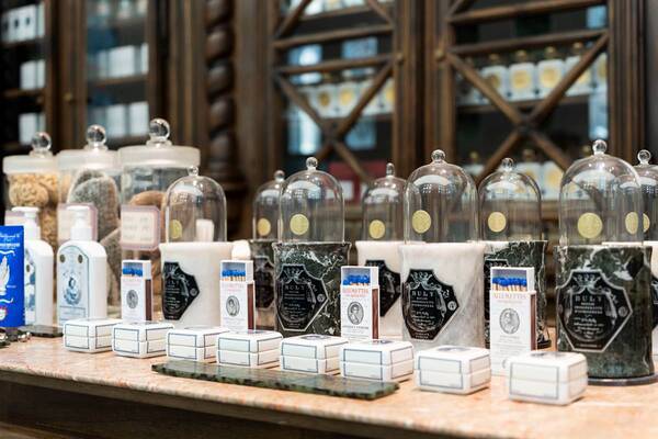 ギフトにおすすめの「オフィシーヌ・ユニヴェルセル・ビュリー」アイテム3選。刻印サービスも、ラッピングもすてき！