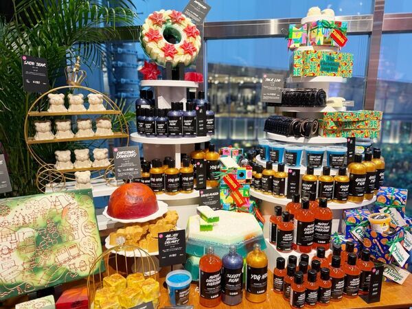 LUSHのクリスマスコレクションがお披露目！　大人気の「スノーフェアリー」シリーズなど全78アイテムをチェックしてきた