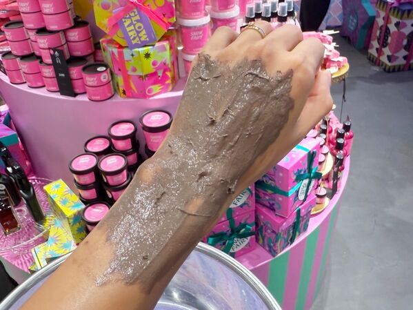 LUSHのクリスマスコレクションがお披露目！　大人気の「スノーフェアリー」シリーズなど全78アイテムをチェックしてきた