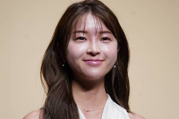 韓国コスメ「LUNA」アンバサダー、IVE REIが愛用コスメを公開！　新感覚“削り出すコンシーラー”のおすすめポイントを語る