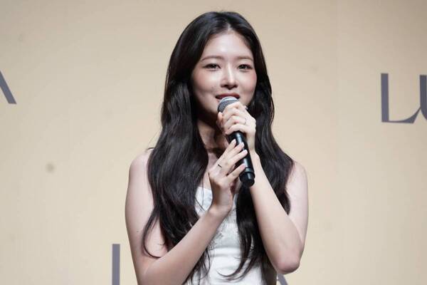 韓国コスメ「LUNA」アンバサダー、IVE REIが愛用コスメを公開！　新感覚“削り出すコンシーラー”のおすすめポイントを語る