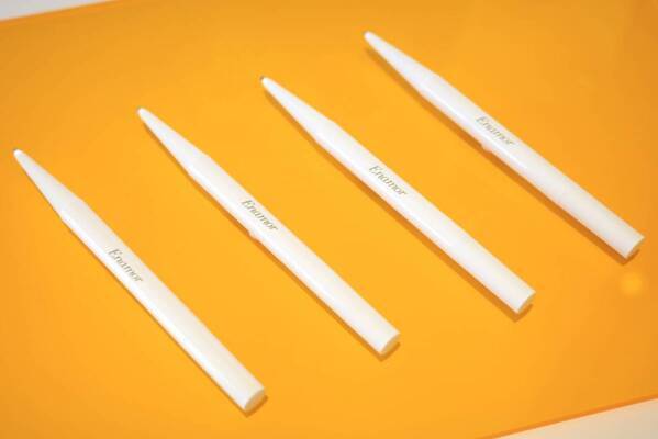 かじえりプロデュース『エナモル』からアイブロウペンシル＆パウダー新発売！　楽に美眉がかなう“沼ブロウ”