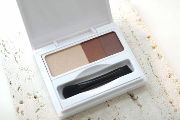 かじえりプロデュース『エナモル』からアイブロウペンシル＆パウダー新発売！　楽に美眉がかなう“沼ブロウ”