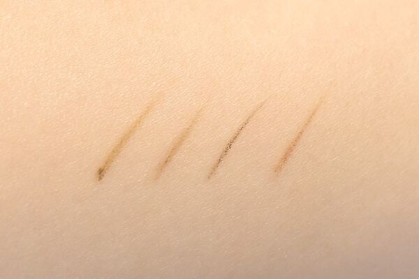 かじえりプロデュース『エナモル』からアイブロウペンシル＆パウダー新発売！　楽に美眉がかなう“沼ブロウ”