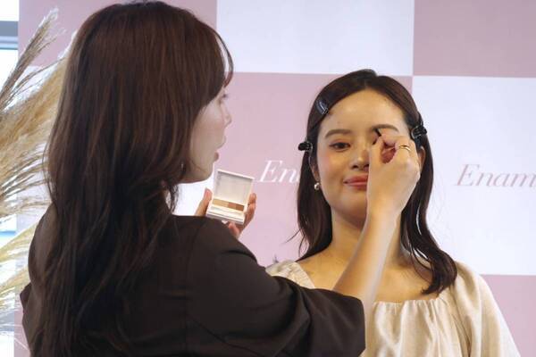 かじえりプロデュース『エナモル』からアイブロウペンシル＆パウダー新発売！　楽に美眉がかなう“沼ブロウ”