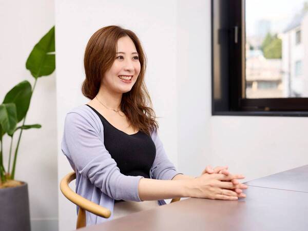 扱いづらいくせ毛をすてきな個性に変える！　カーリーガールリンさんと学ぶ、コテなしで作る「くせ毛カールヘア」スタイリング法