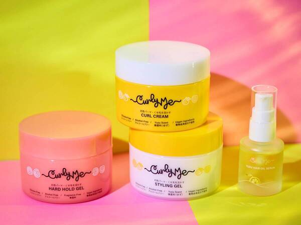 扱いづらいくせ毛をすてきな個性に変える！　カーリーガールリンさんと学ぶ、コテなしで作る「くせ毛カールヘア」スタイリング法