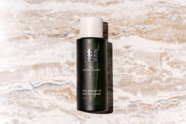 静かな心を手に入れる「リチュアルズ」の新・ご自愛コスメ。3,300円のお得なホリデー限定セットも