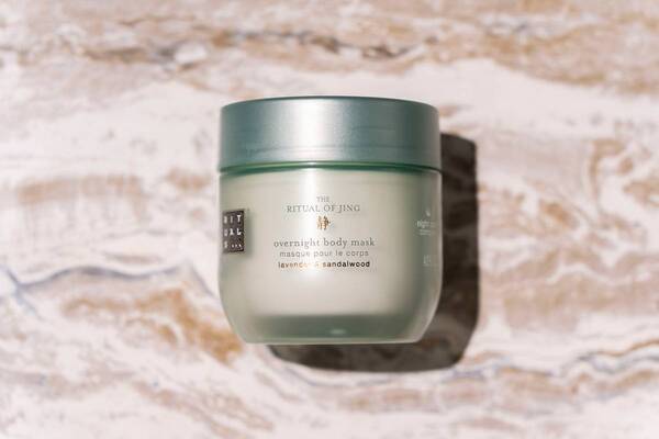 静かな心を手に入れる「リチュアルズ」の新・ご自愛コスメ。3,300円のお得なホリデー限定セットも