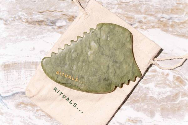 静かな心を手に入れる「リチュアルズ」の新・ご自愛コスメ。3,300円のお得なホリデー限定セットも