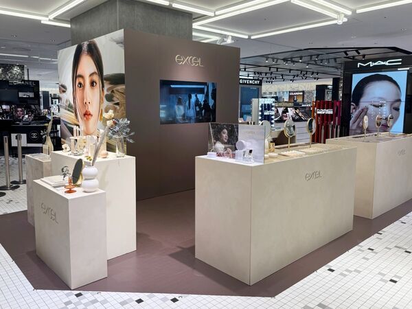 エクセルがポップアップを渋谷で開催中！　アップデートした世界観で現品が当たるクレーンゲームも