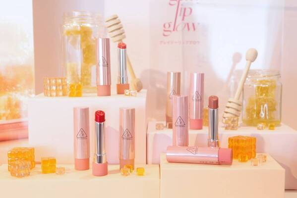 3CE新作「グレイジー リップグロウ」が登場！　じんわりツヤ＆血色感のスティック型リップ＆チーク