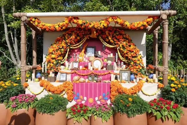 色鮮やかな“死者の日”の世界へ!?　東京ディズニーシー「ラソス・デ・ラ・ファミリア」を楽しむ3つのポイント