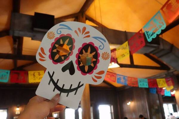 色鮮やかな“死者の日”の世界へ!?　東京ディズニーシー「ラソス・デ・ラ・ファミリア」を楽しむ3つのポイント