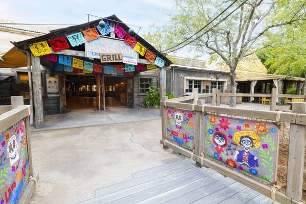 色鮮やかな“死者の日”の世界へ!?　東京ディズニーシー「ラソス・デ・ラ・ファミリア」を楽しむ3つのポイント