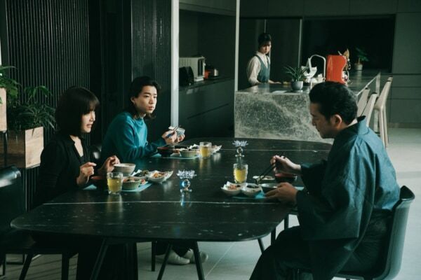 “ダークヒーロー”演じるのんに視聴者も衝撃「のんのイメージひっくり返った」「想像超えてる」＜ABEMAオリジナルドラマ『MISS KING 』第1話配信