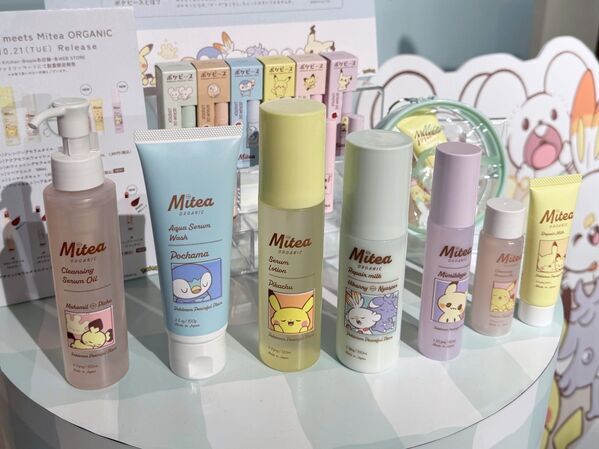 キキ&#038;ララ、ポケピースコラボコスメがかわいすぎる！　コスメキッチンでこの冬買うべき新作アイテムは？