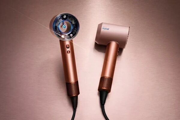 まるで上質なシャンパンのよう。ダイソンドライヤーから新カラー「シャンパンロゼ」発売