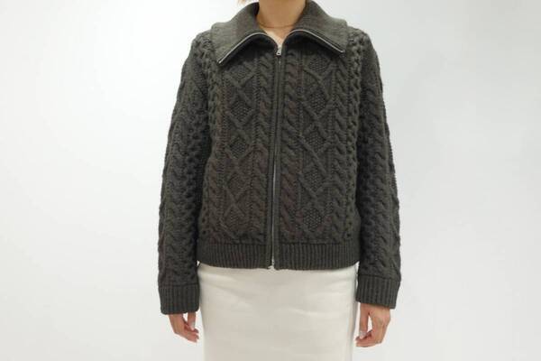 冬のオフィカジコーデもGUで。2025年秋冬新作でかなえるビジネスシーンにおすすめコーデは？