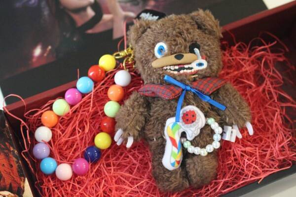 ハロウィン気分高まる……！　KATE×USJ「18番地の魔女」限定4色を徹底レビュー