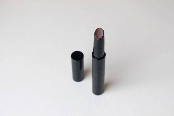 ハロウィン気分高まる……！　KATE×USJ「18番地の魔女」限定4色を徹底レビュー