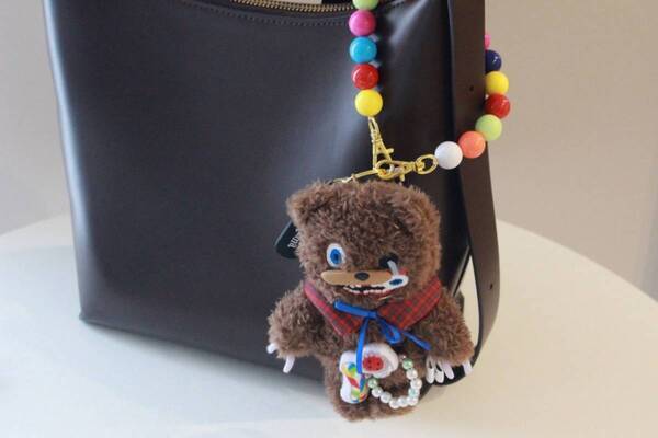 ハロウィン気分高まる……！　KATE×USJ「18番地の魔女」限定4色を徹底レビュー