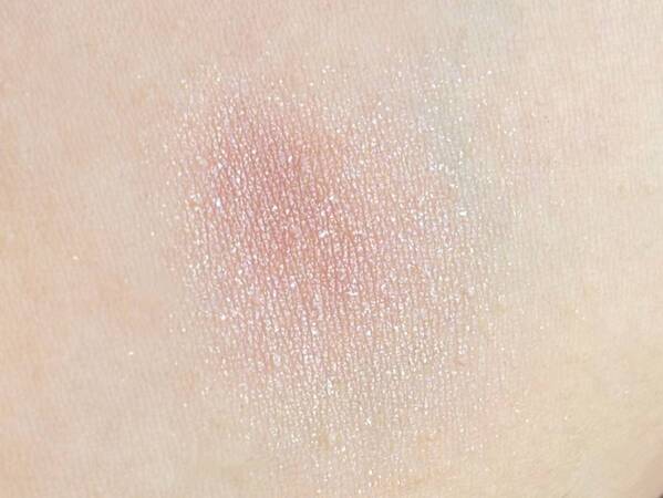 RMKの偏光パールアイシャドウが買い！　マンネリな目もとを秋冬モードへ