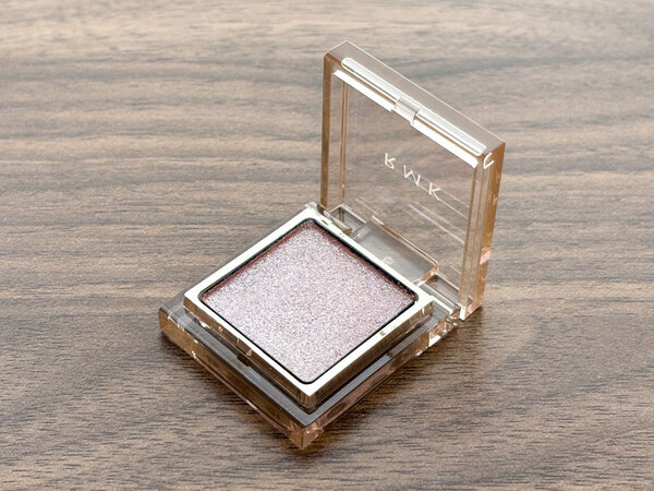 RMKの偏光パールアイシャドウが買い！　マンネリな目もとを秋冬モードへ