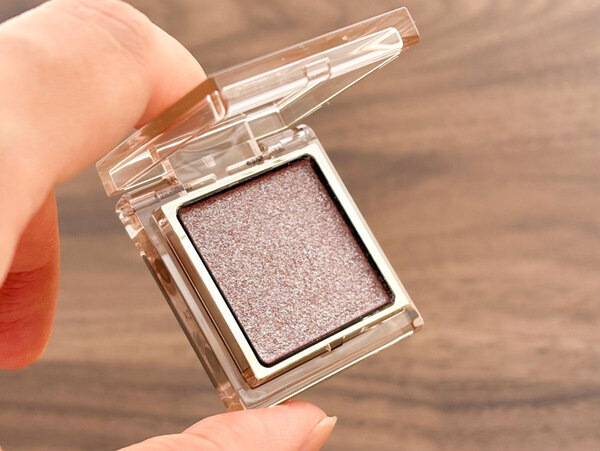 RMKの偏光パールアイシャドウが買い！　マンネリな目もとを秋冬モードへ