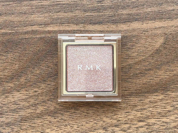 RMKの偏光パールアイシャドウが買い！　マンネリな目もとを秋冬モードへ
