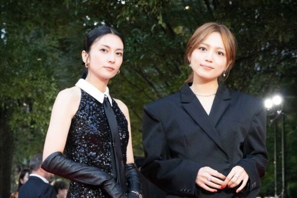 ABEMAオリジナルドラマ『スキャンダルイブ』柴咲コウ、川口春奈が、東京国際映画祭のレッドカーペットに登場！