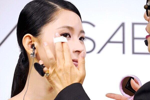 韓国コスメ『JUNGSANMOOL』新作チークに、モデルのミチが感動！　おすすめの使い方は？