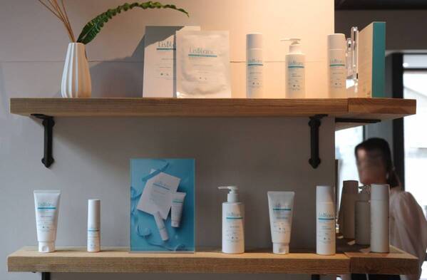 ゆらぎ肌に攻めの選択肢を。アクシージア「リスブラン」がコンセプトを刷新！　全国本格販売もスタート