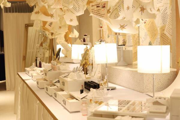 すてきなクリスマスプレゼントが見つかる！　サンタクロース見習い気分で心躍るホリデー体験【Maison KOSÉ銀座】